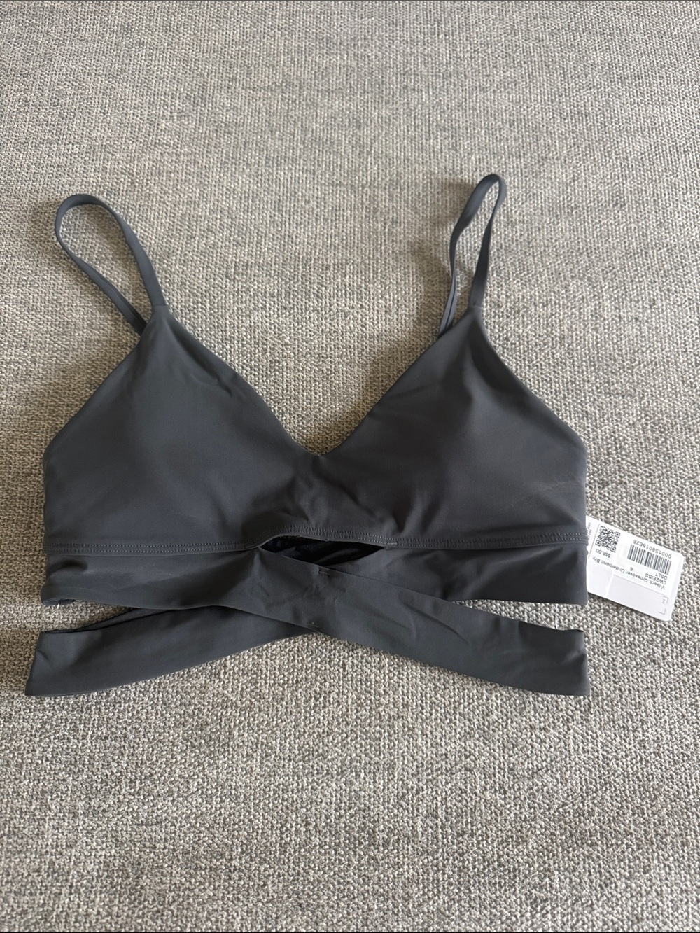 NWT. Lululemon Women's Crossover Underband Yoga Dark Gray Sports Bra Size 4 or 6